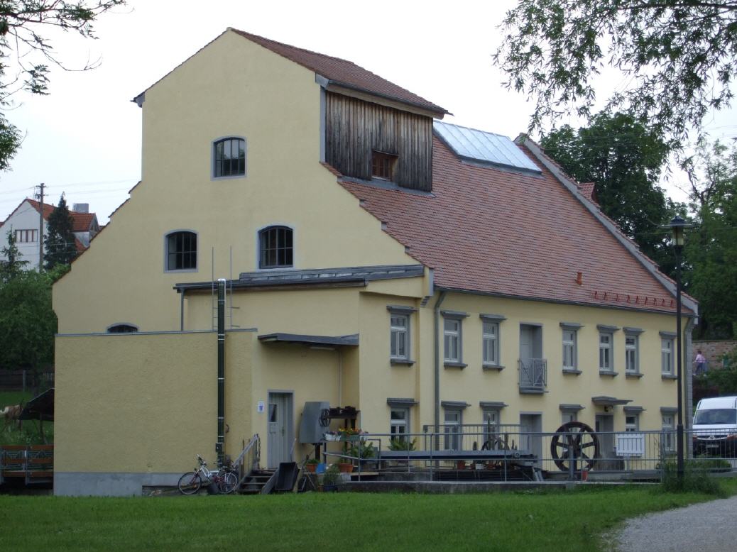 Mittlere Mühle mit Blick auf das Wasserkraftwerk